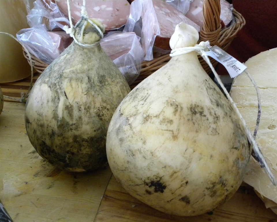 Caciocavallo Podolico en el Gargano-Apuliatv