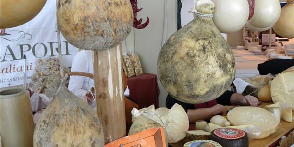 Caciocavallo Podolico en el Gargano-Apuliatv