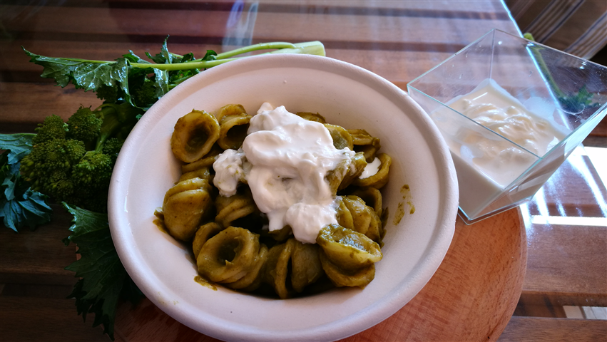 Orecchiette con pesto di cime di rape e cuor di burrata-Apuliatv