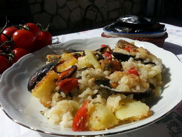 Tiella Barese Riso patate & Cozze-Apuliatv
